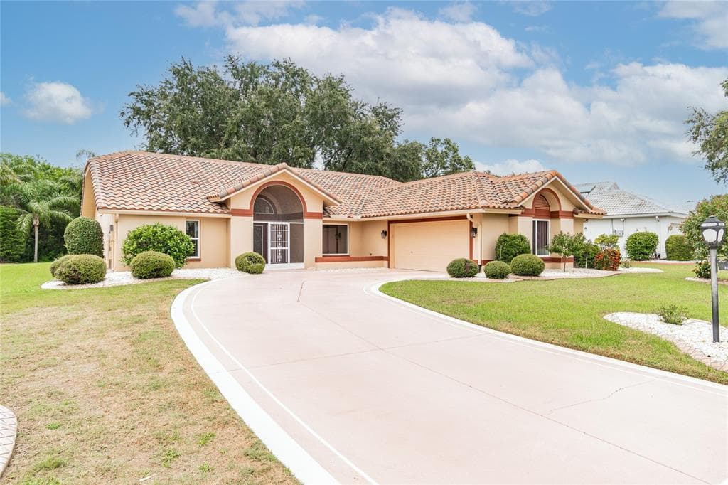 2025 BERRY ROBERTS DRIVE SUN CITY CENTER, FL 33573