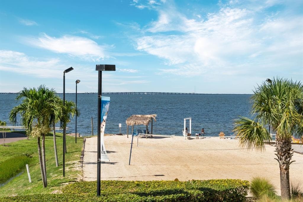 2506 N ROCKY POINT DRIVE UNIT 213