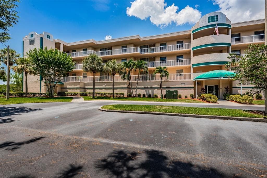 6205 SHORELINE DRIVE UNIT 1304 ST PETERSBURG, FL 33708