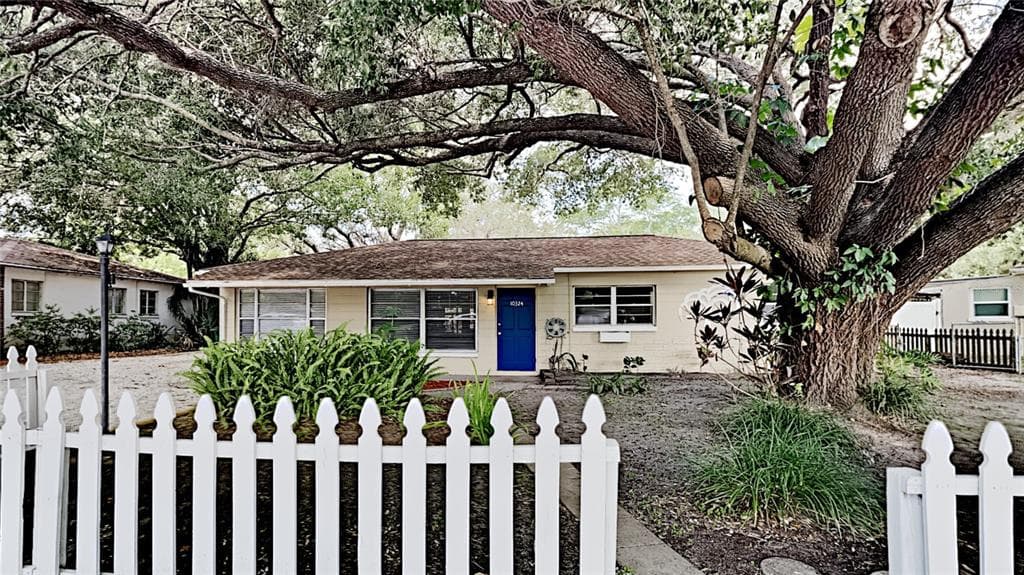 10324 N OAKLEAF AVENUE TAMPA, FL 33612