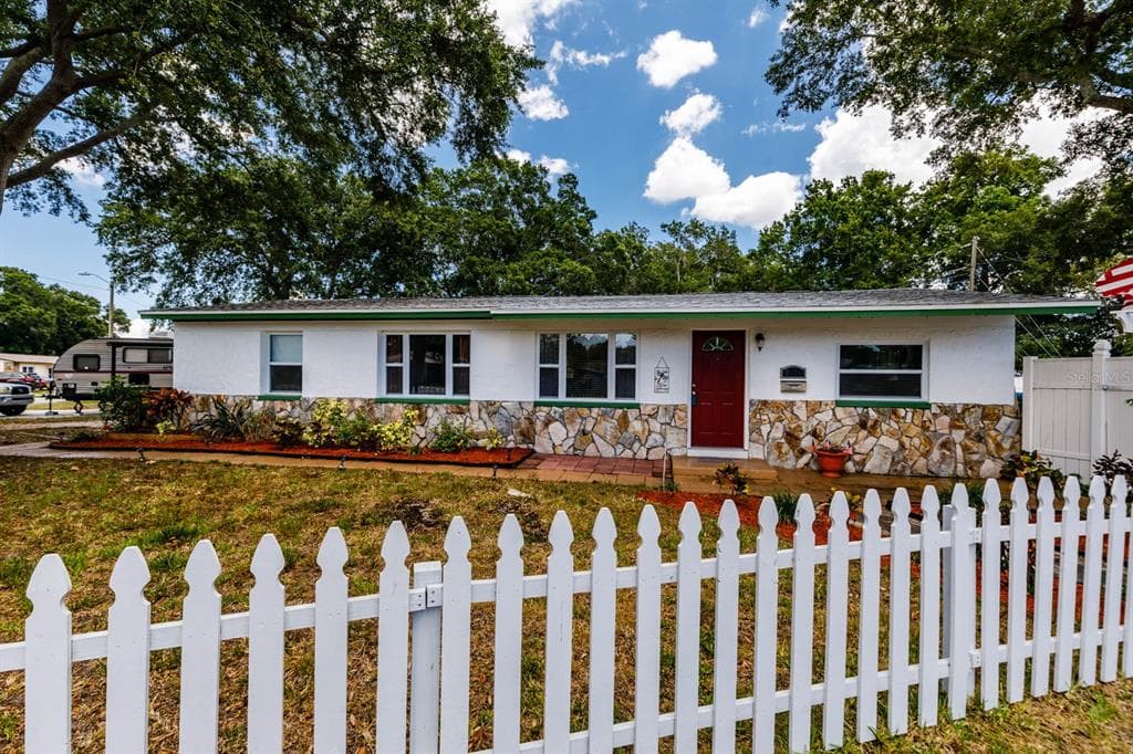 8699 52ND STREET N PINELLAS PARK, FL 33782