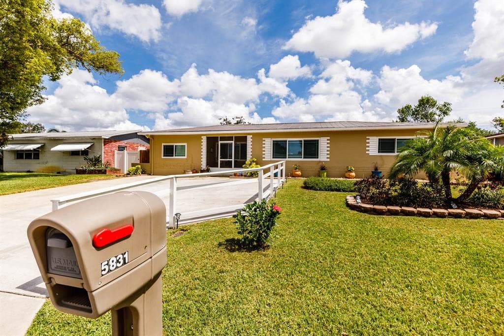 5831 42ND AVENUE N ST PETERSBURG, FL 33709