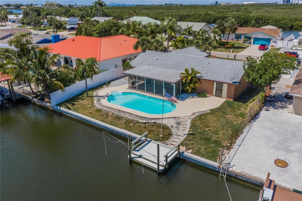 1006 SILVER PALM WAY APOLLO BEACH, FL 33572