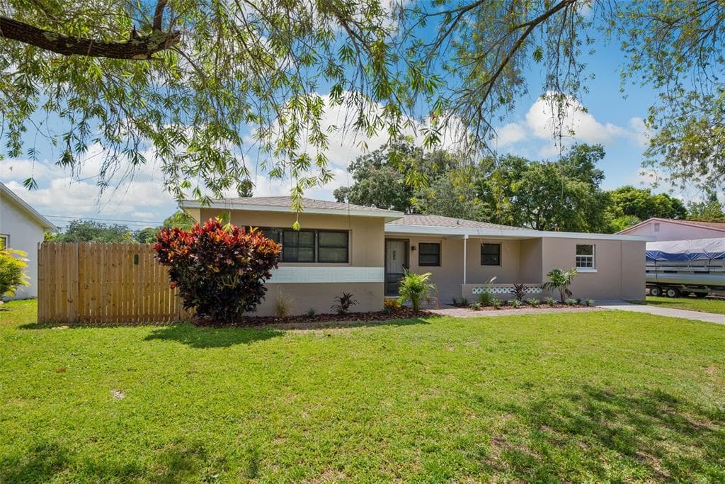 6526 DR MARTIN LUTHER KING JR STREET N ST PETERSBURG, FL 33702