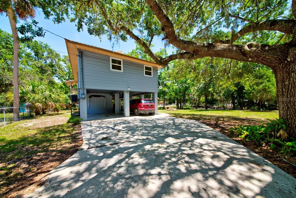 8180 ANCHOR POINT DRIVE WEEKI WACHEE, FL 34607