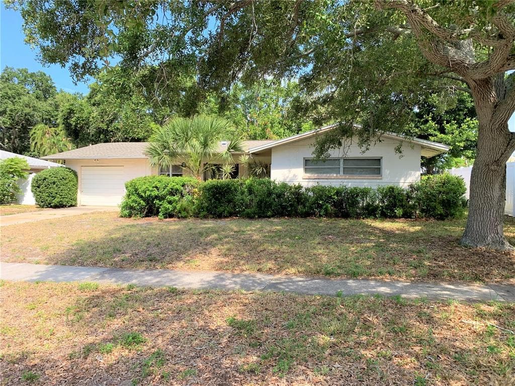 9864 COMMODORE DRIVE SEMINOLE, FL 33776