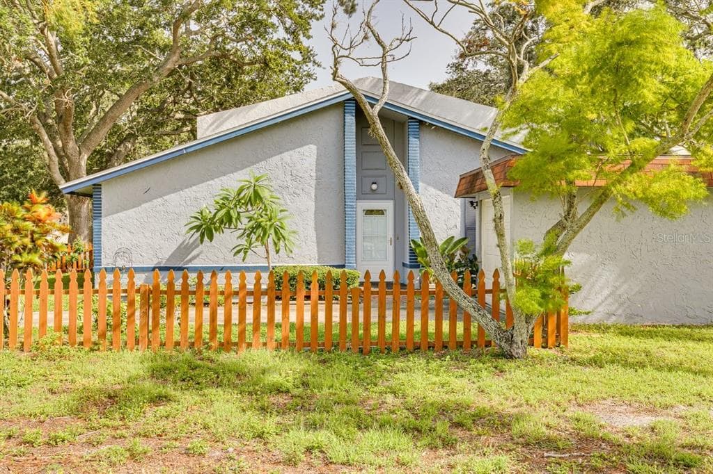 2066 MADRID COURT N CLEARWATER, FL 33763