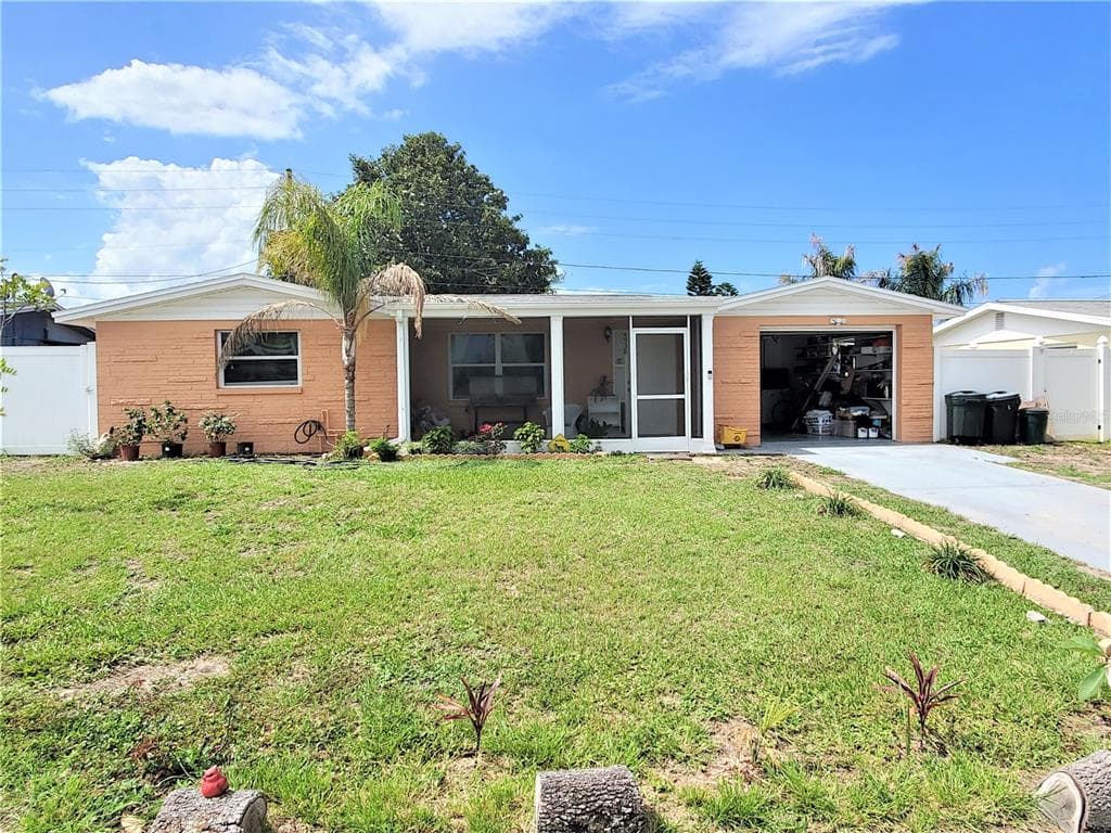 4938 GASLIGHT AVENUE HOLIDAY, FL 34690