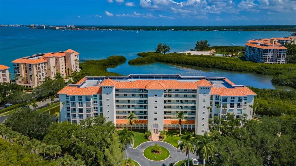 4801 OSPREY DRIVE S UNIT 104 ST PETERSBURG, FL 33711