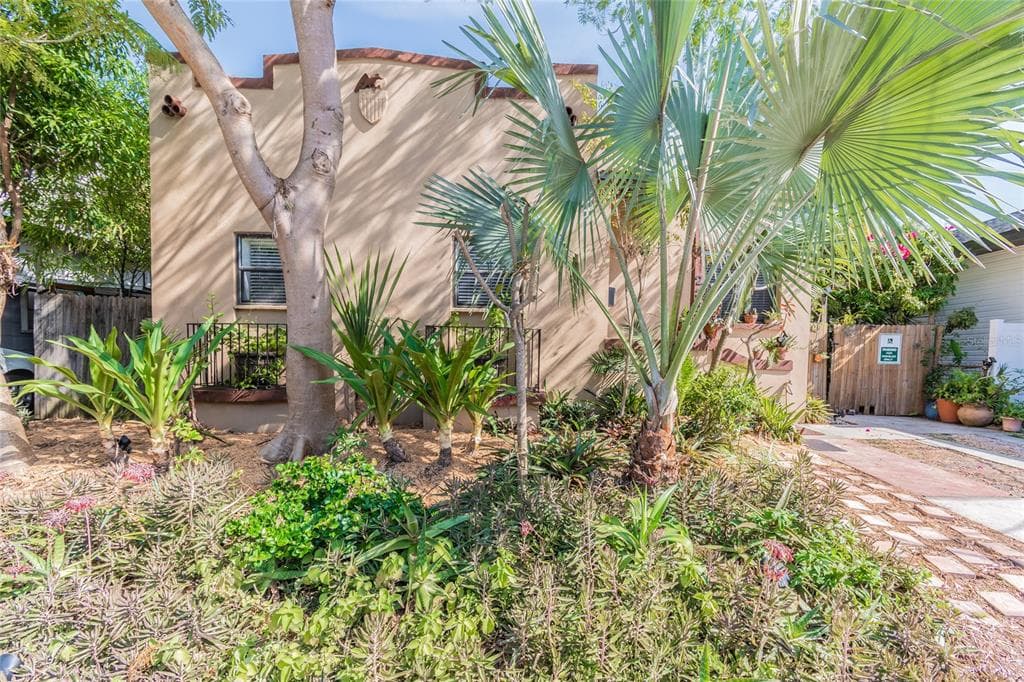 2325 W GREEN STREET TAMPA, FL 33607