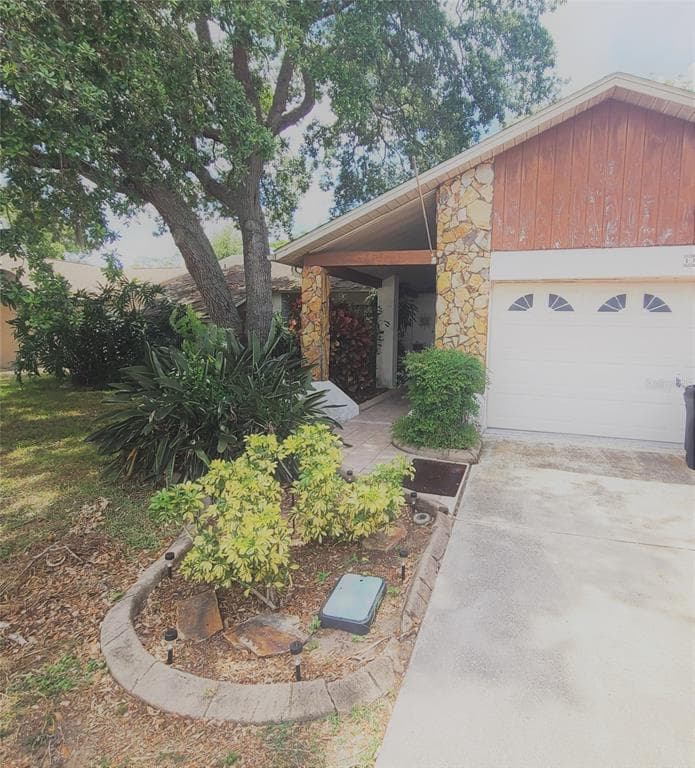 8731 MARTINIQUE LANE PORT RICHEY, FL 34668