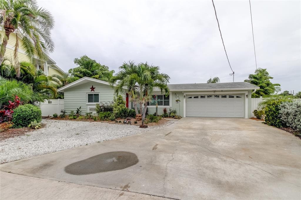 3696 CENTER CIRCLE LARGO, FL 33774