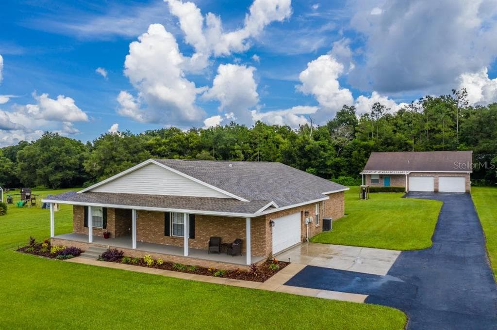 10401 ELBERTON AVENUE THONOTOSASSA, FL 33592