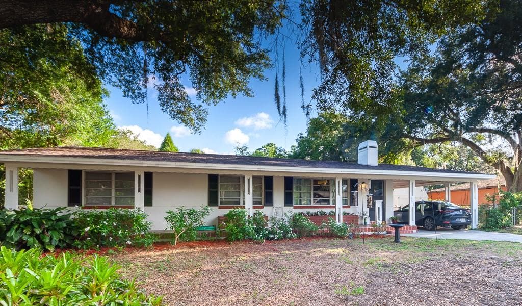 5616 OAKLAND DRIVE TAMPA, FL 33617