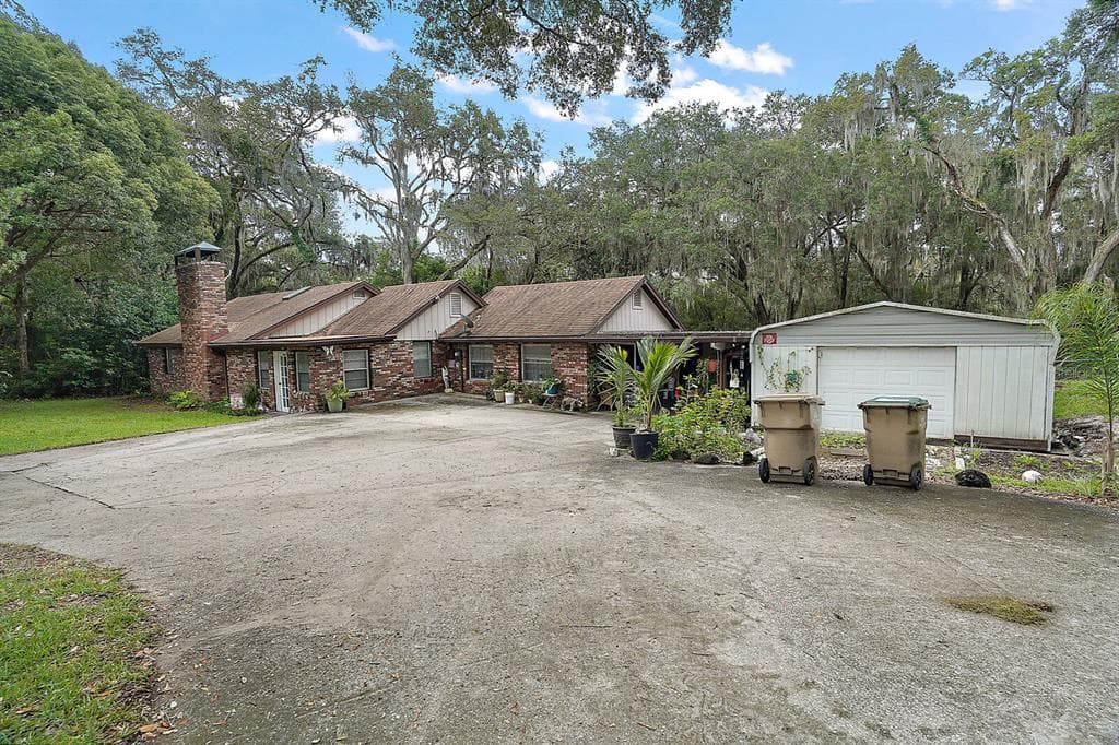 2132 LAKE GRIFFIN ROAD LADY LAKE, FL 32159