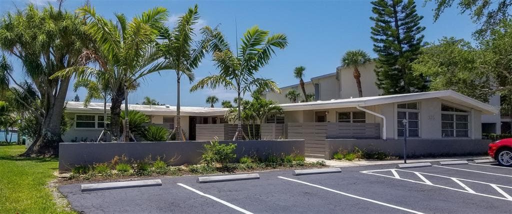 325 CAPRI BOULEVARD TREASURE ISLAND, FL 33706