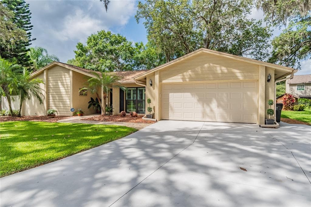2814 ORMANDY COURT TAMPA, FL 33618