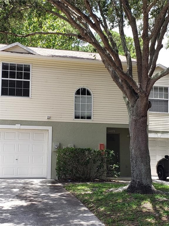 1409 ADAMS CIRCLE E LARGO, FL 33771