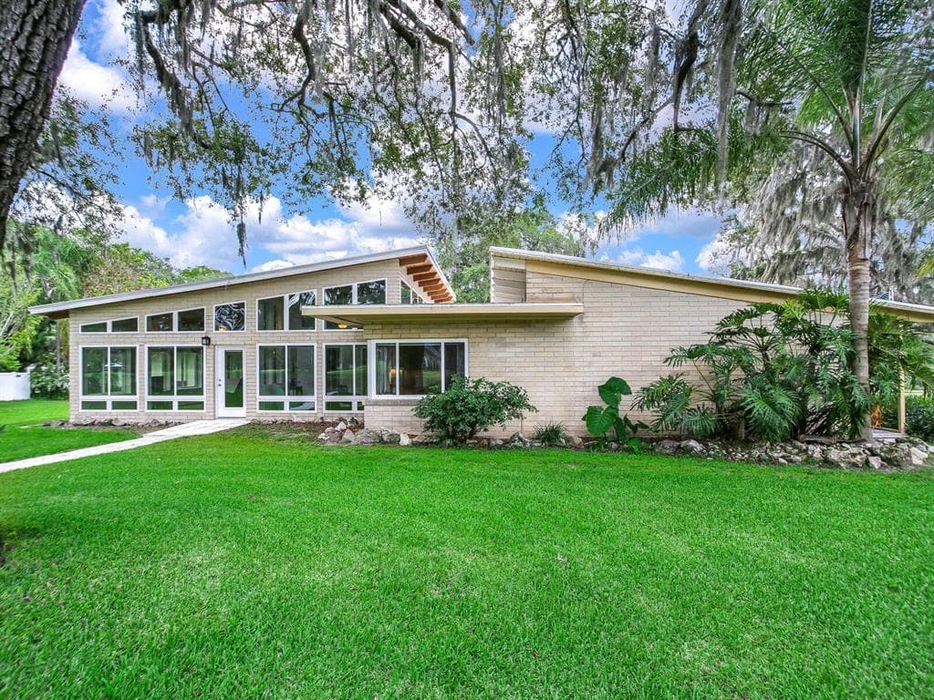 201 BANNOCKBURN AVENUE TEMPLE TERRACE, FL 33617