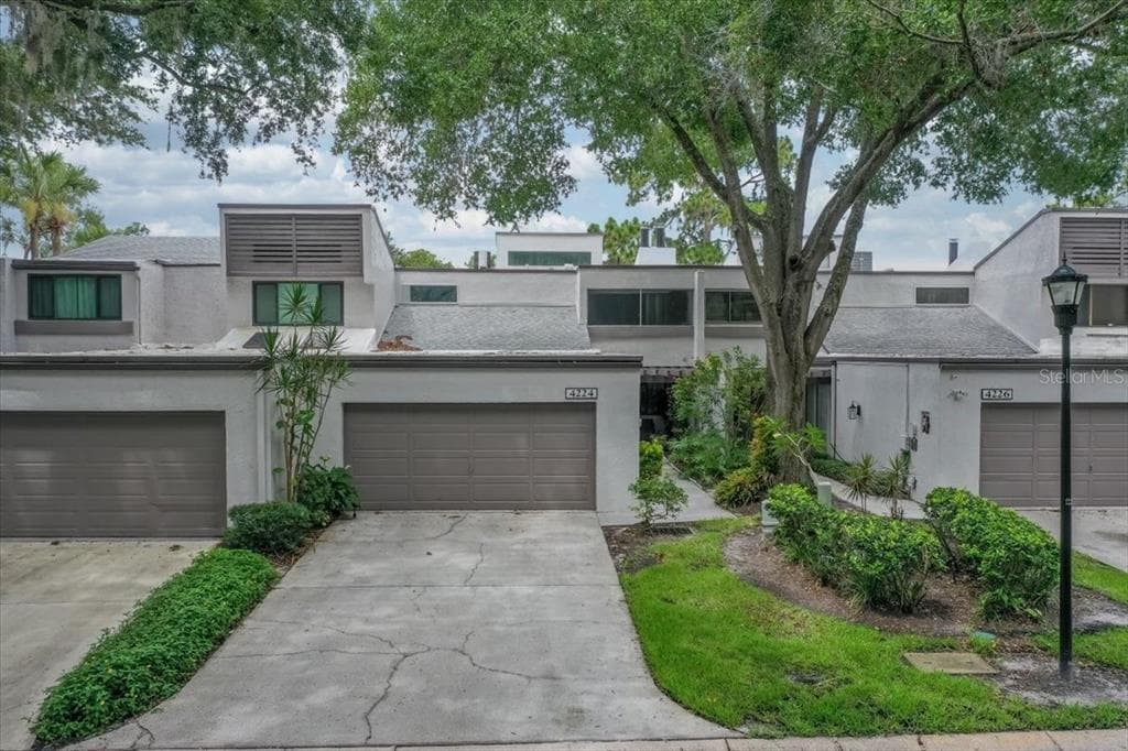 4224 FAIRWAY RUN TAMPA, FL 33618