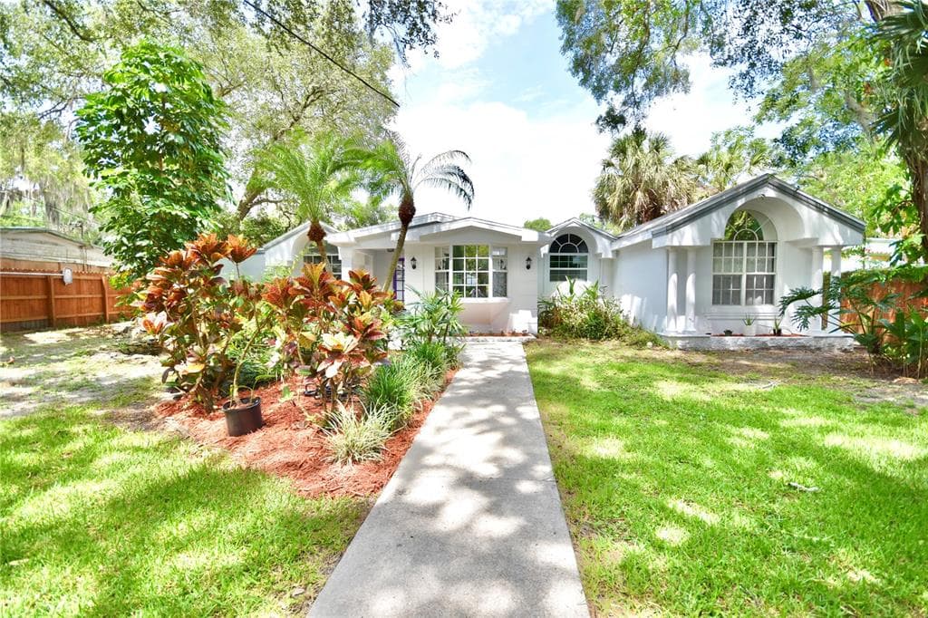 1427 E MULBERRY DRIVE TAMPA, FL 33604