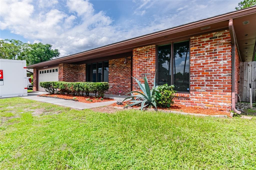 4823 LOFTY PINES CIRCLE E JACKSONVILLE, FL 32210