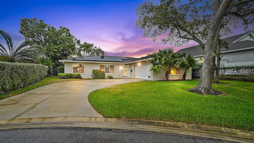 5165 HORSESHOE PLACE NE ST PETERSBURG, FL 33703