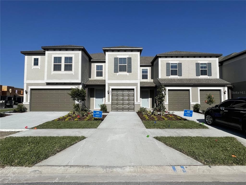 8053 ROLLING SHELL TRAIL WESLEY CHAPEL, FL 33545