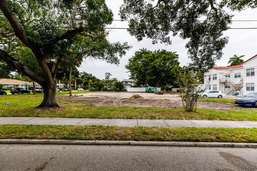 MONTEREY BOULEVARD NE ST PETERSBURG, FL 33704