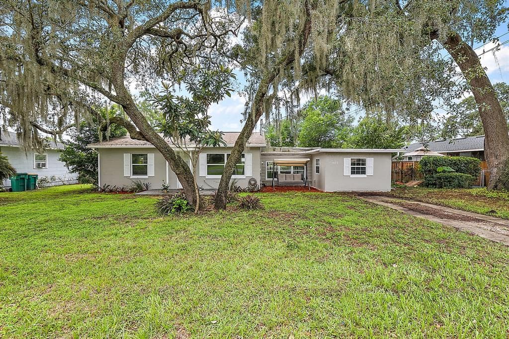1602 LINDALE AVENUE EUSTIS, FL 32726