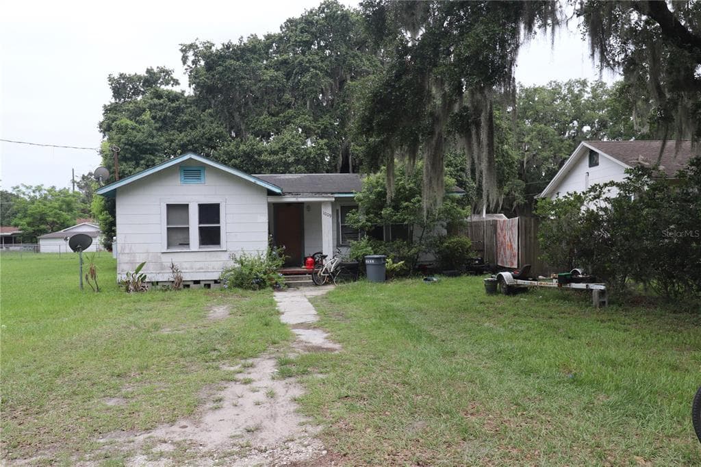 1009 CENTER PLANT CITY, FL 33563
