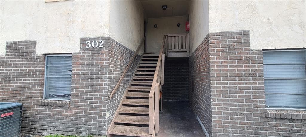 302 E WHITEHALL COURT UNIT 110 TAMPA, FL 33604