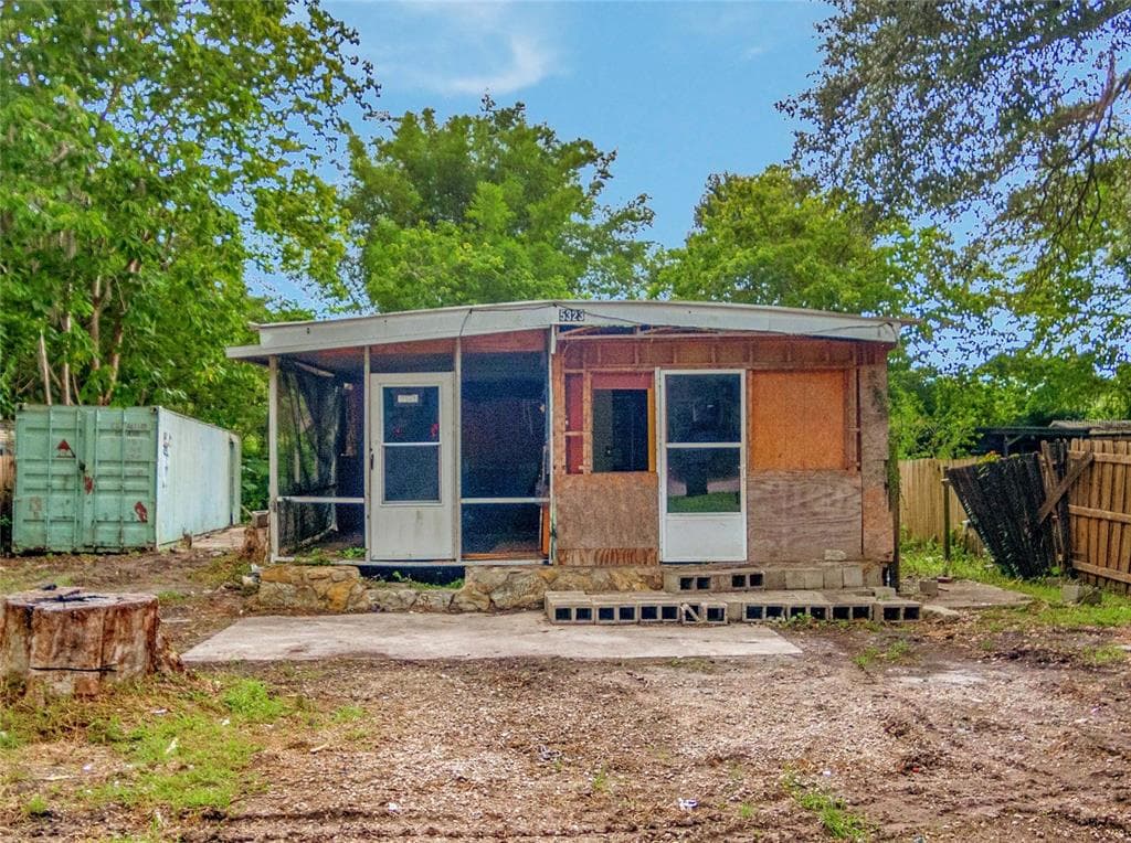 5323 ROYAL OAK DRIVE TAMPA, FL 33610
