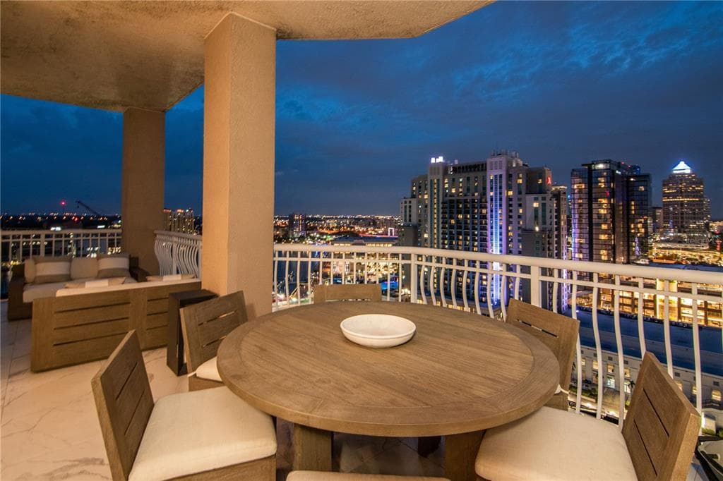 371 CHANNELSIDE WALK WAY UNIT 1902 TAMPA, FL 33602