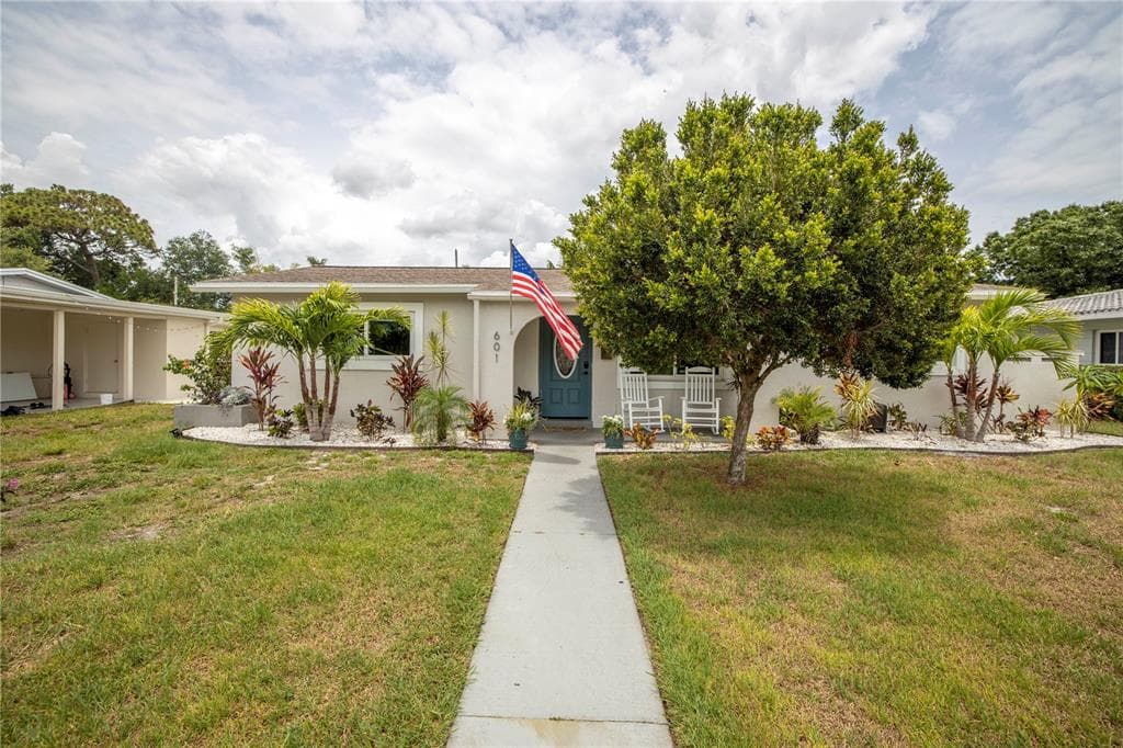 601 42ND AVENUE NE ST PETERSBURG, FL 33703
