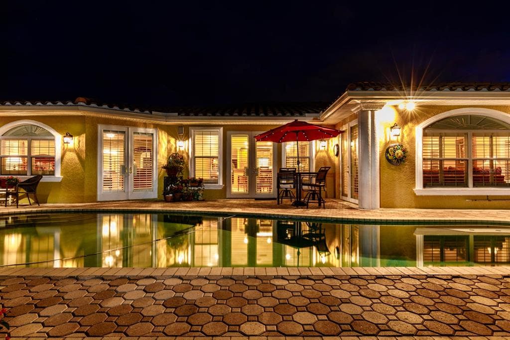 727 45TH AVENUE NE ST PETERSBURG, FL 33703