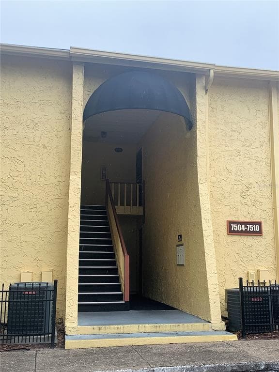 7510 CAMARINA CALLE UNIT 7510 TAMPA, FL 33615