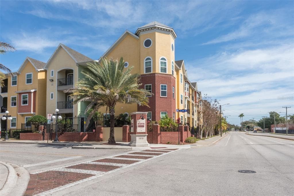 1910 E PALM AVENUE UNIT 8110 TAMPA, FL 33605