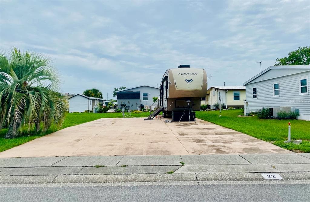 35206 CONDOMINIUM BOULEVARD Lot 22 ZEPHYRHILLS, FL 33541