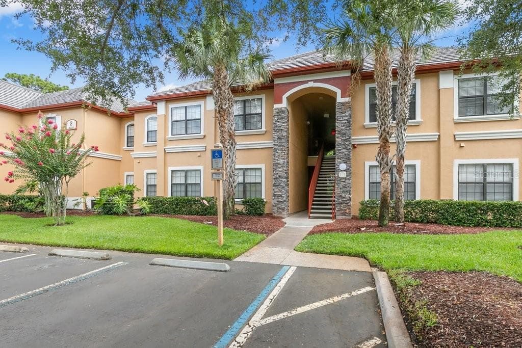 2220 CHIANTI PLACE UNIT 8-0827 PALM HARBOR, FL 34683
