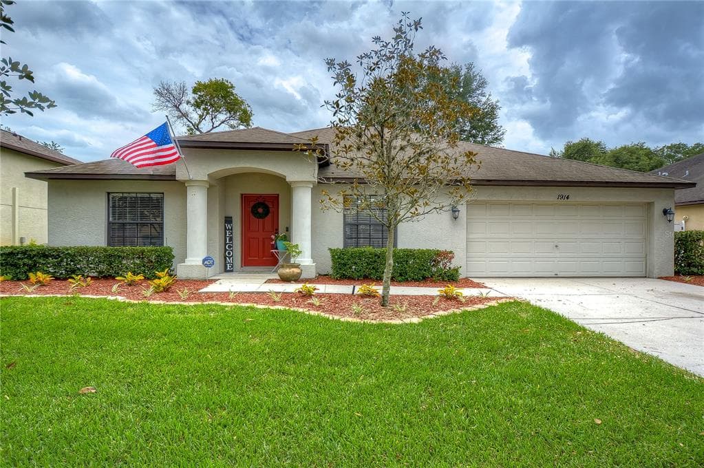 1914 ABBEY RIDGE DRIVE DOVER, FL 33527
