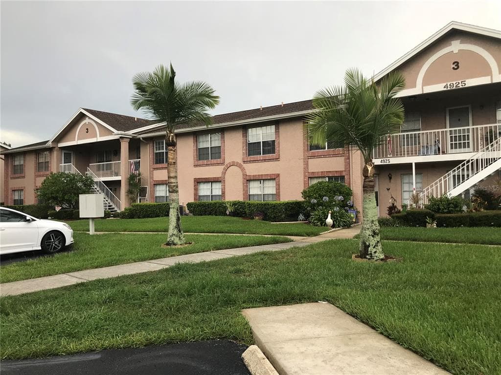 4925 MYRTLE OAK DRIVE UNIT 13 NEW PORT RICHEY, FL 34653