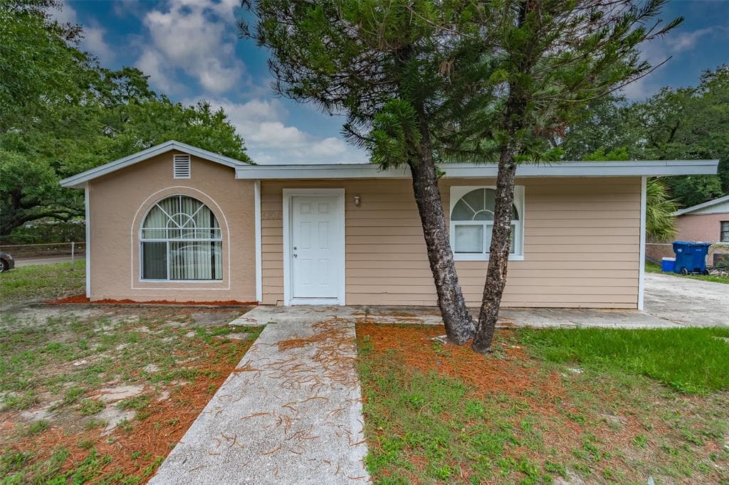 4202 E HENRY AVENUE TAMPA, FL 33610