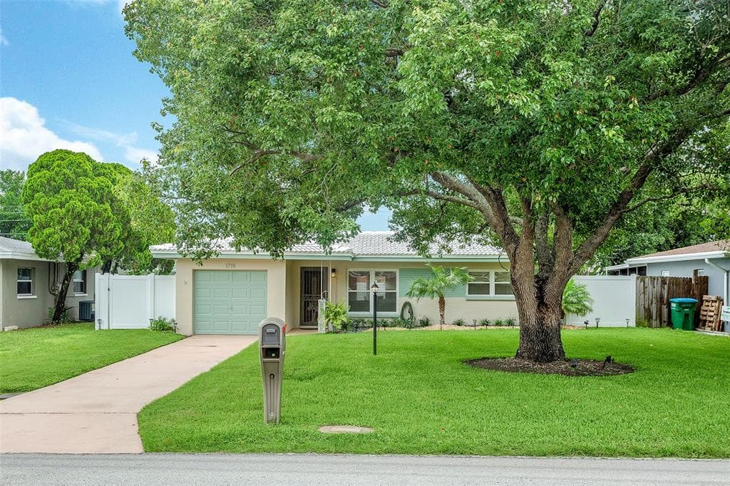1718 S LAKE AVENUE CLEARWATER, FL 33756