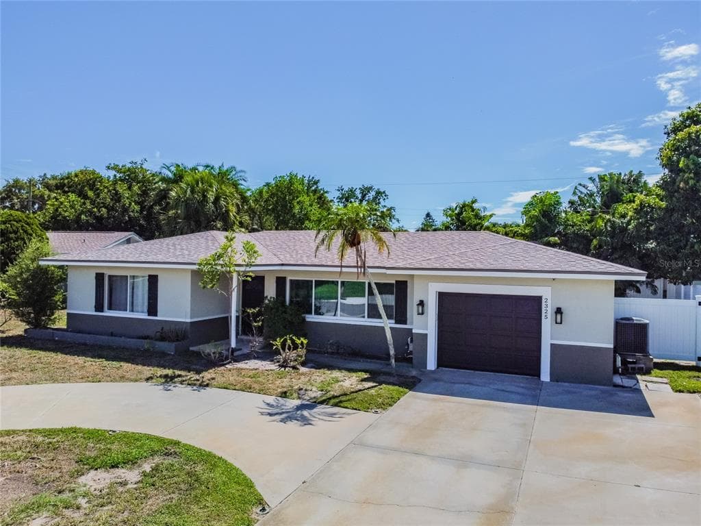 2325 S SHORE DRIVE SE ST PETERSBURG, FL 33705
