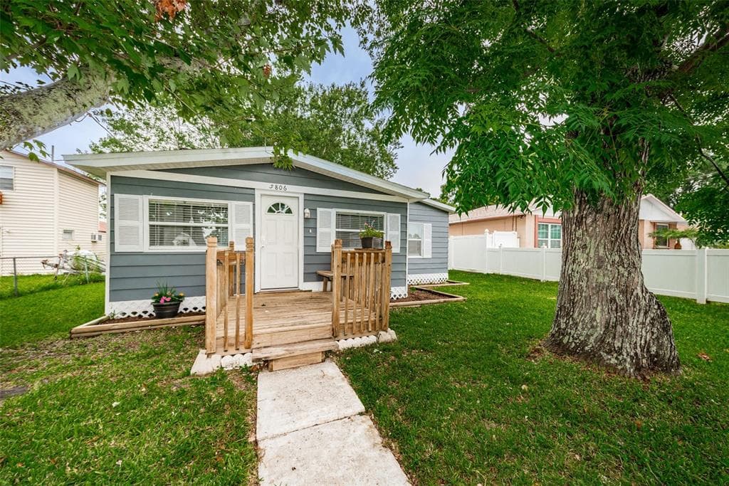 5806 N THATCHER AVENUE TAMPA, FL 33614