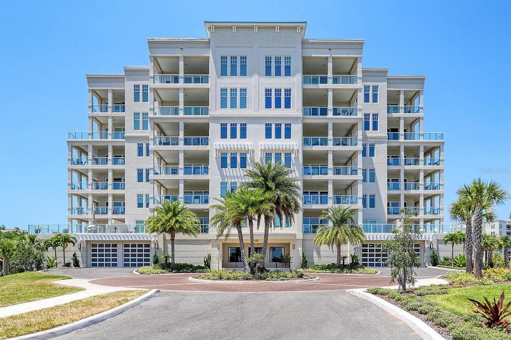 125 BELLEVIEW BOULEVARD UNIT 304 BELLEAIR, FL 33756