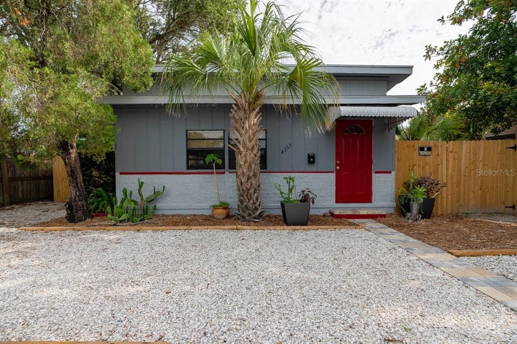 4255 15TH AVENUE S ST PETERSBURG, FL 33711