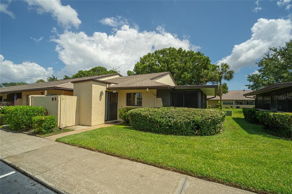 1211 14TH CIRCLE SE UNIT 64 LARGO, FL 33771