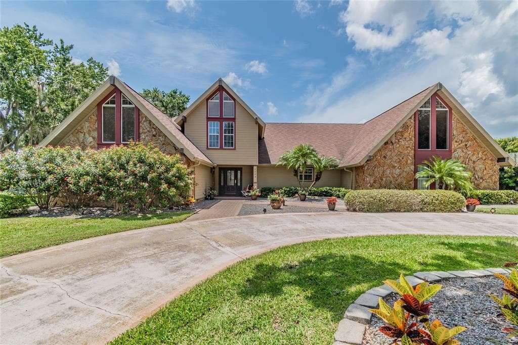1904 SWEET BAY COURT